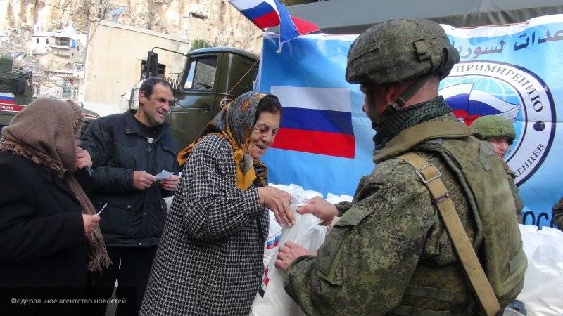 Жителям провинции Даръа в Сирии привезли гумпомощь от военных РФ и фонда Кадырова
