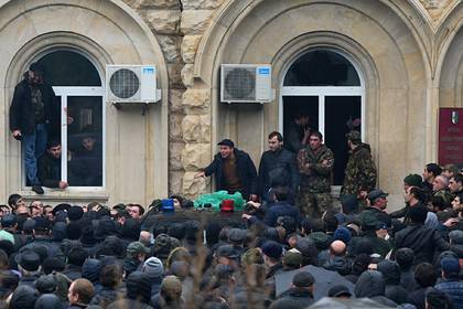 Абхазская оппозиция заблокировала правительственные здания