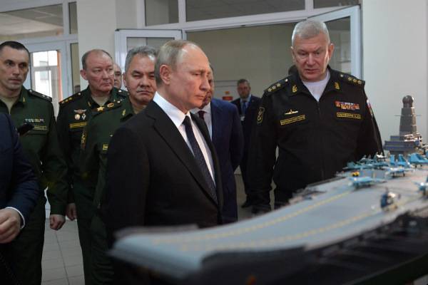 Путин призвал военных укрепить морской статус России
