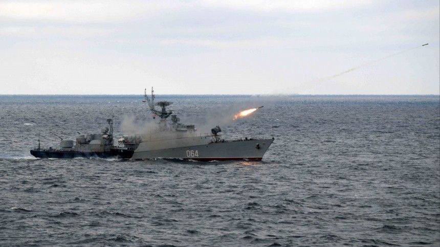 Путин поблагодарил ВМФ и Минобороны за успешные учения в Черном море