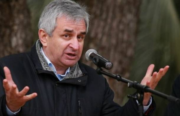 Парламент Абхазии проголосовал за отставку президента Рауля Хаджимбы