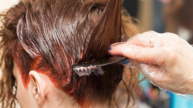 Жительница Холона подала иск против парикмахера за испорченную свадьбу