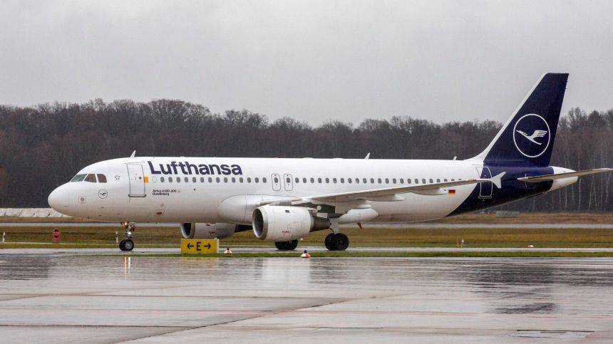 Lufthansa вернула назад свой рейс, следовавший в Тегеран