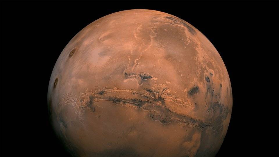 Ученые обнаружили на Марсе озера с жидкой водой