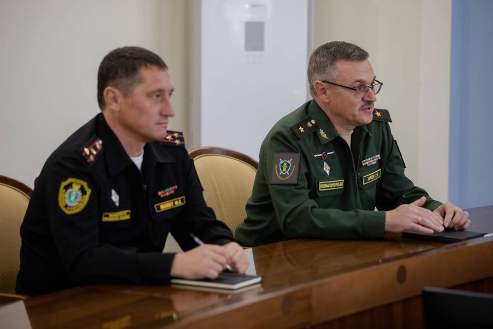 Мэр Южно-Сахалинска встретился с военным прокурором ВВО