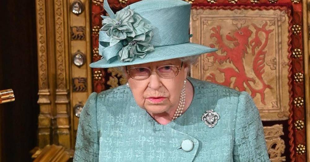 Елизавета II отменила приемы в Букингемском дворце из-за коронавируса