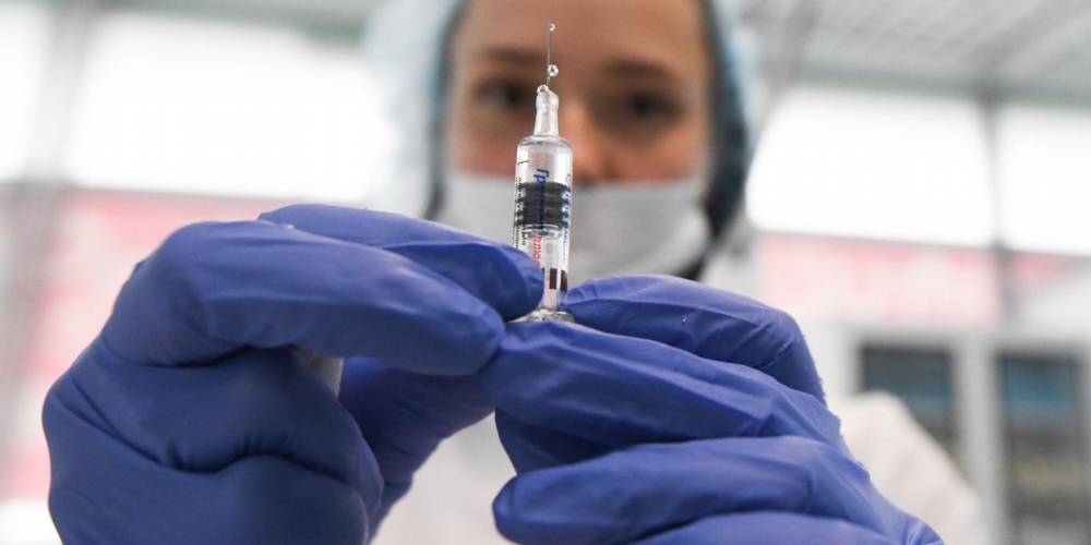 Представитель партии Зеленского призвал закупить российскую вакцину от COVID-19