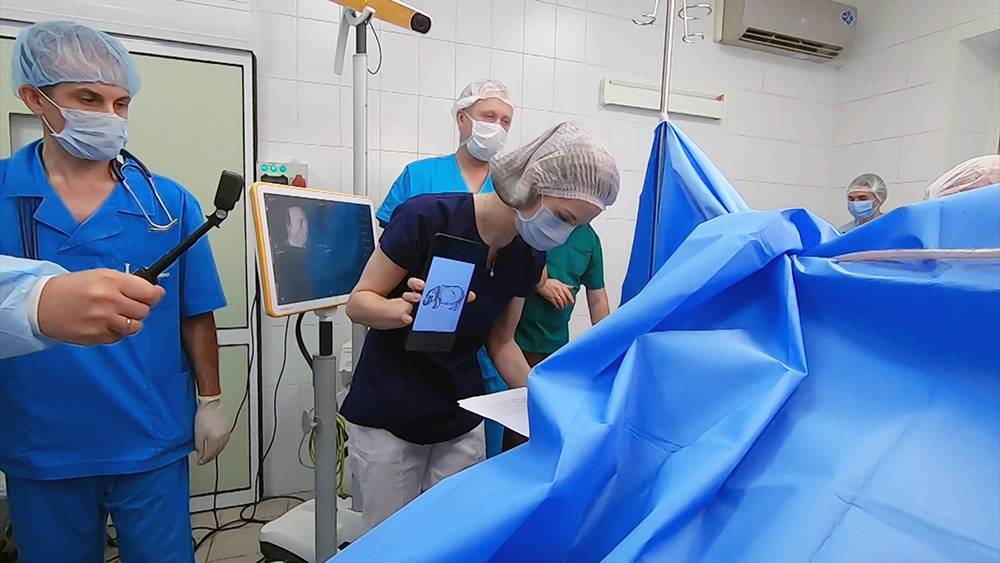 В Крыму пациенту удалили опухоль мозга с куриное яйцо