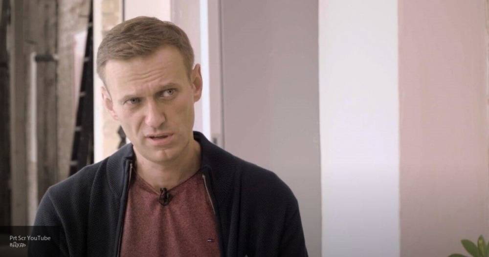 Навальный мог знать о попытке Певчих замести следы в его номере