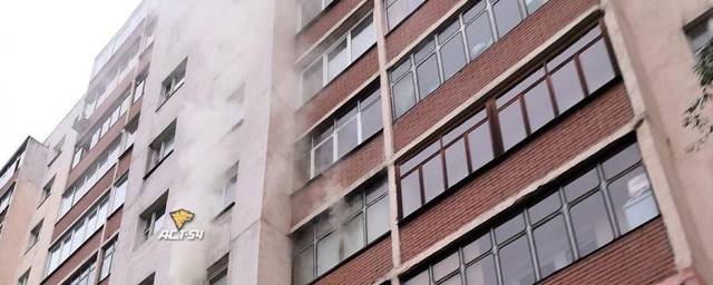 В Новосибирске из горящей квартиры спасли мужчину в тяжёлом состоянии