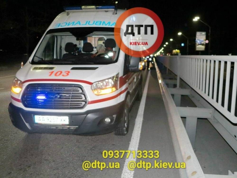 В Киеве возле метро «Житомирская» мужчина попал под колеса Volkswagen
