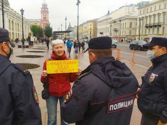 Петербуржцы вышли на акцию солидарности с Камчаткой и Хабаровском (фото)