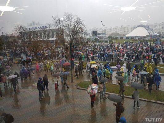 В центре Минска идут столкновения протестующих с силовиками