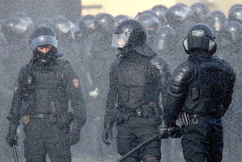 В Минске перед акцией протеста задержали больше десяти журналистов