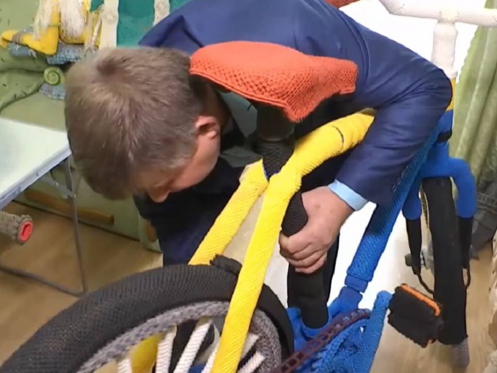В Киевской области мастер макраме связал велосипед и попал в Книгу рекордов Украины