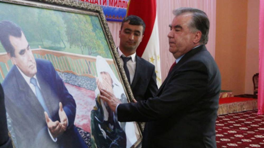 В Таджикистане - президентские выборы. Рахмон избирается в пятый раз