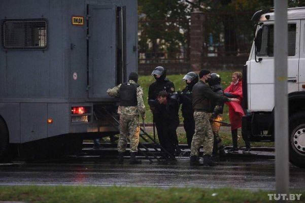 Число задержанных протестующих в Минске превысило 200 человек