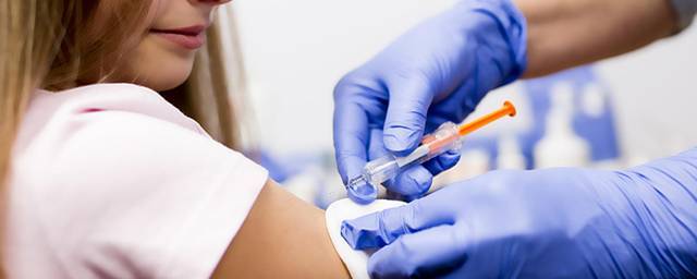 В Роспотребнадзоре рассказали, кому лучше подойдет вакцина от коронавируса центра «Вектор»