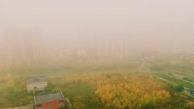 Первый рабочий день встретил петербуржцев густым туманом
