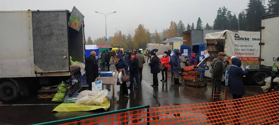 Закрытая Парфенчиковым сельхозярмарка продолжает работать в Петрозаводске (ФОТО)