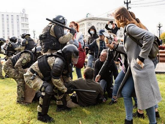 В Хабаровске арестованы пять участников акции протеста, которую разогнал ОМОН