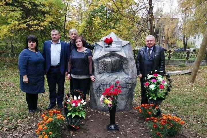 Заслуженному работнику культуры Виктору Смирнову открыли памятный знак в Тверской области