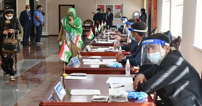 Наблюдатели от СНГ назвали выборы в Таджикистане открытыми и конкурентными