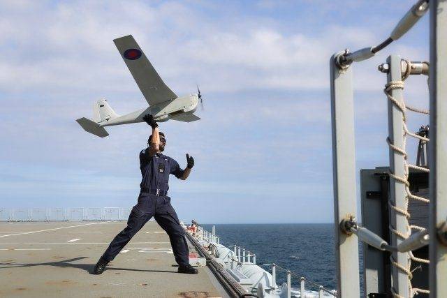 Беспилотник Puma Королевского ВМФ Великобритании проходит первые испытания (ФОТО)