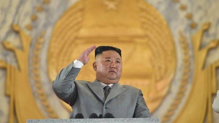 Почему Ким Чен Ын заплакал перед показом новой ракеты КНДР