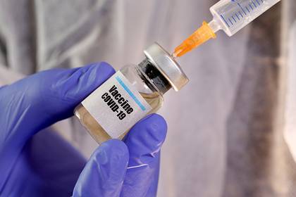 В США приостановили испытания вакцины из-за необъяснимой болезни участника