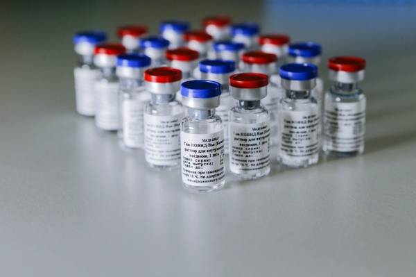 В Минздраве Украины заявили, что в страну массово завозят российскую вакцину от коронавируса