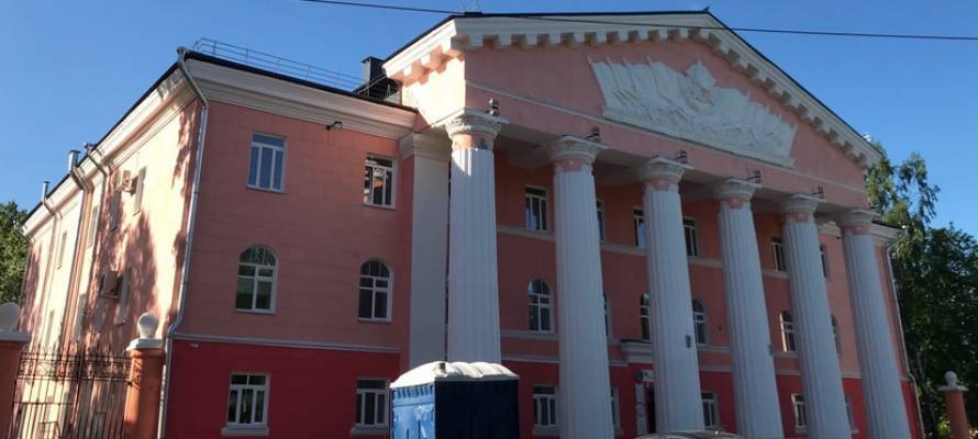 Минтранс разместился в отремонтированном здании бывшего Дома офицеров в Петрозаводске