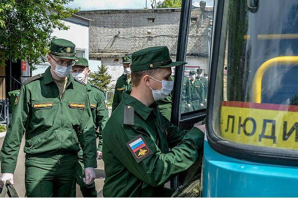 Украина назвала военным преступлением призыв крымчан в армию России