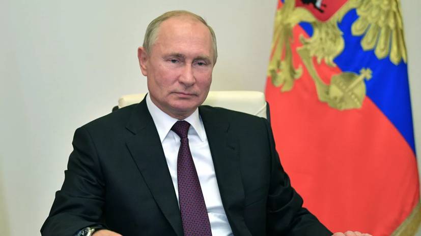 Путин поручил перевести в электронный вид социально значимые услуги