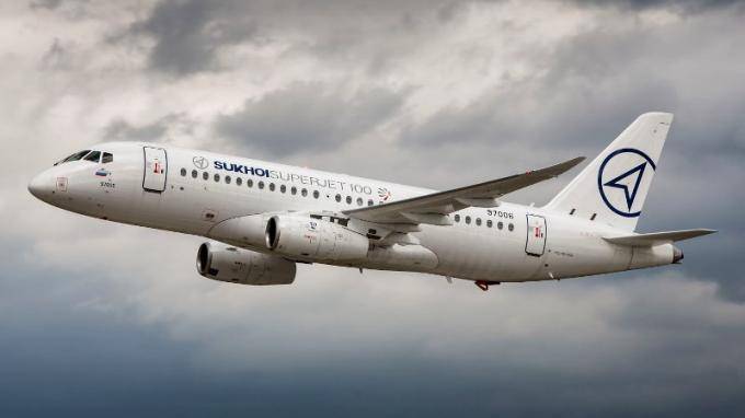 Авиакомпания "Россия" намерена взять в лизинг 2 самолета SSJ-100