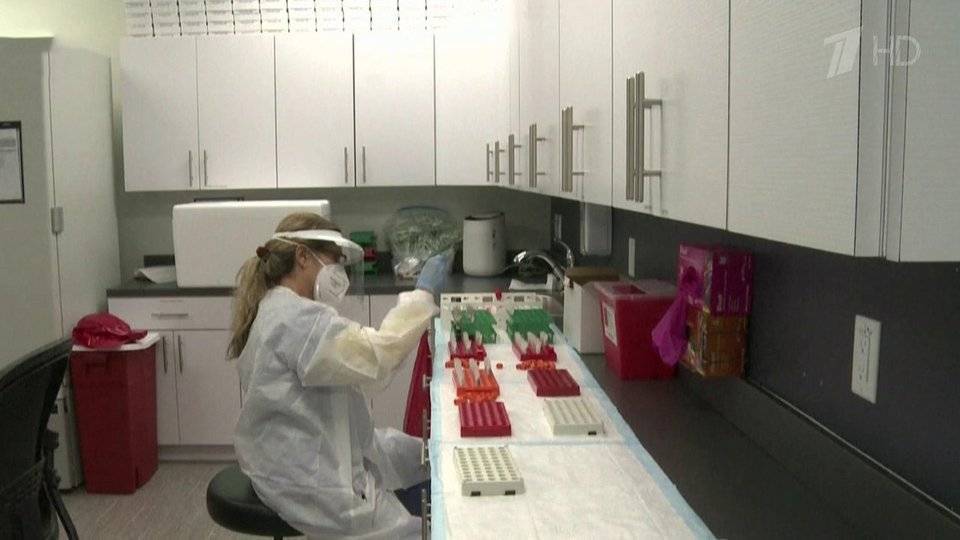 В США фармкомпания, разрабатывающая вакцину от коронавируса, вынуждена остановить третью фазу испытаний