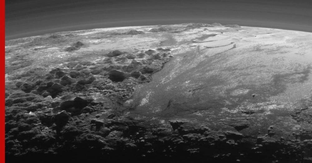 Астрономы объяснили, как на горах Плутона образовались снежные шапки