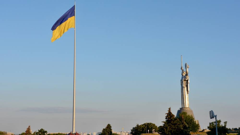 Украинский националист избил киевлянок за слова российского гимна