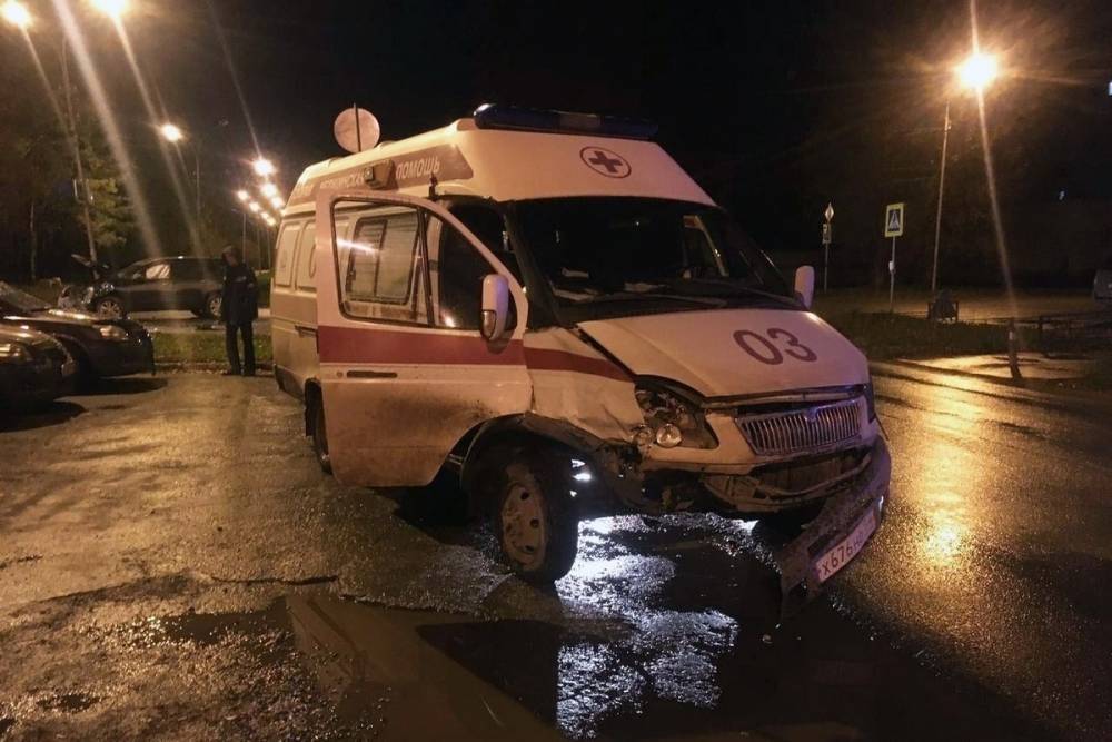 Врач пострадала в ДТП Nissan и скорой помощи в Новосибирске