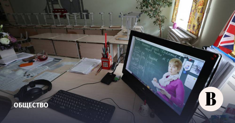 В Москве учеников старших классов переведут на дистанционное обучение