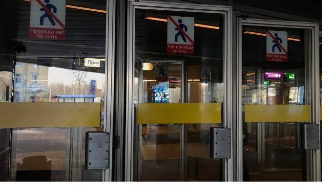В Смольном сообщили, что 95% пассажиров носят маски на входе в метро