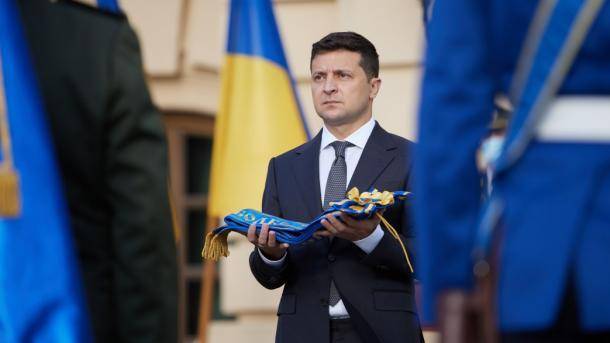 "Сегодня мы все кланяемся нашим воинам": Зеленский поздравил защитников Украины с праздником