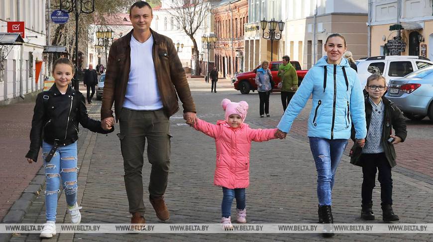 Число многодетных семей в Беларуси за 10 лет почти удвоилось - Костевич