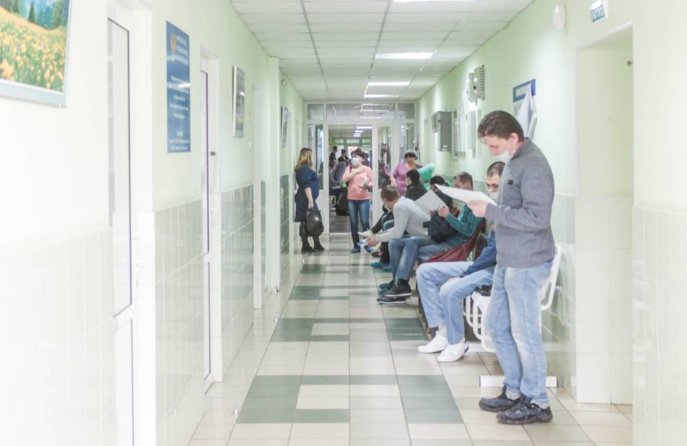 Жители Алтайского края пожаловались губернатору на плохую работу поликлиник