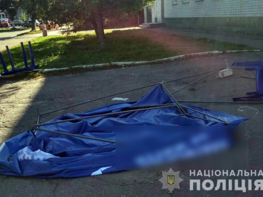 В Черниговской области неизвестные повредили агитационную палатку: драка закончилась стрельбой