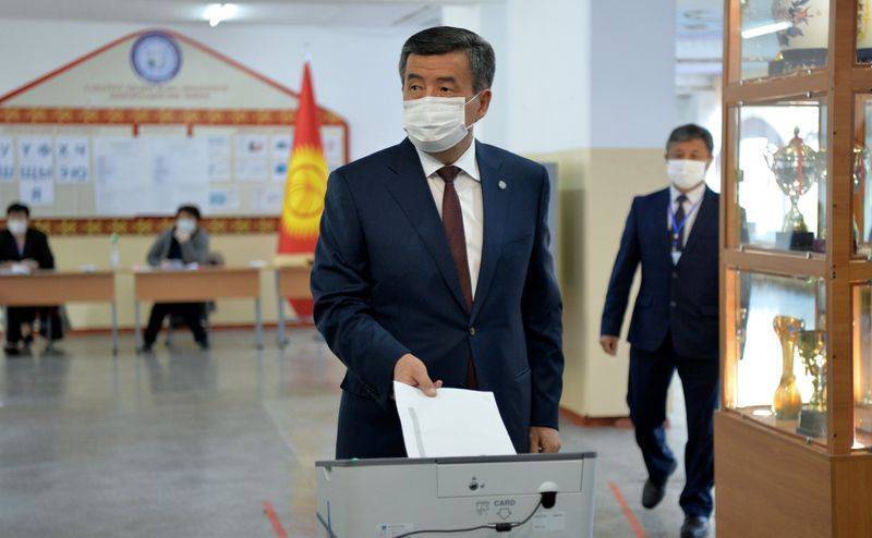 Президент Киргизии готов уйти в отставку после парламентских выборов