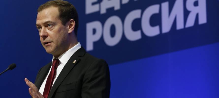 Медведев предложил выдавать лекарства по рецепту бесплатно