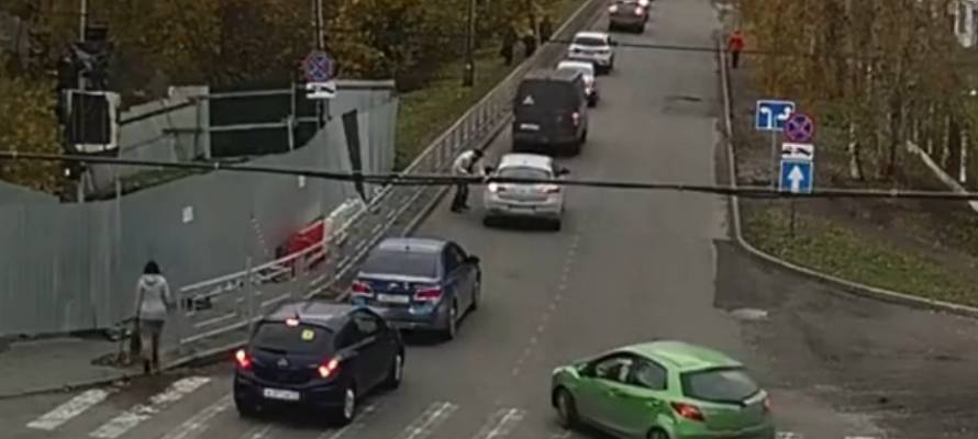Автомобилист в Петрозаводске остановил машину с пьяным водителем (ВИДЕО)