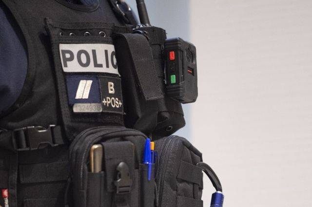 Во Франции полиция провела обыски в офисе главы Минздрава