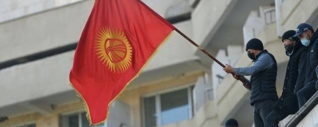 Песков: Россия приостановила финансовую помощь Киргизии